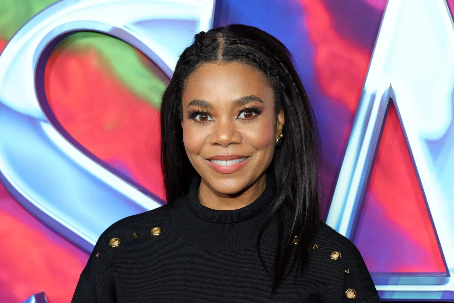 Regina Hall spricht über gebackene Bohnen, Feuchtigkeit als Schönheitsgeheimnis und ihren 55. Geburtstag