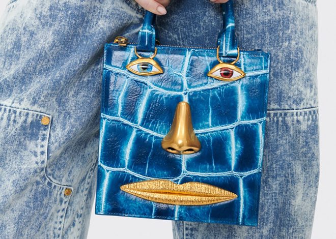 Schiaparellis Blick auf Schmuck, den man mit der Anatomie-Tasche tragen kann