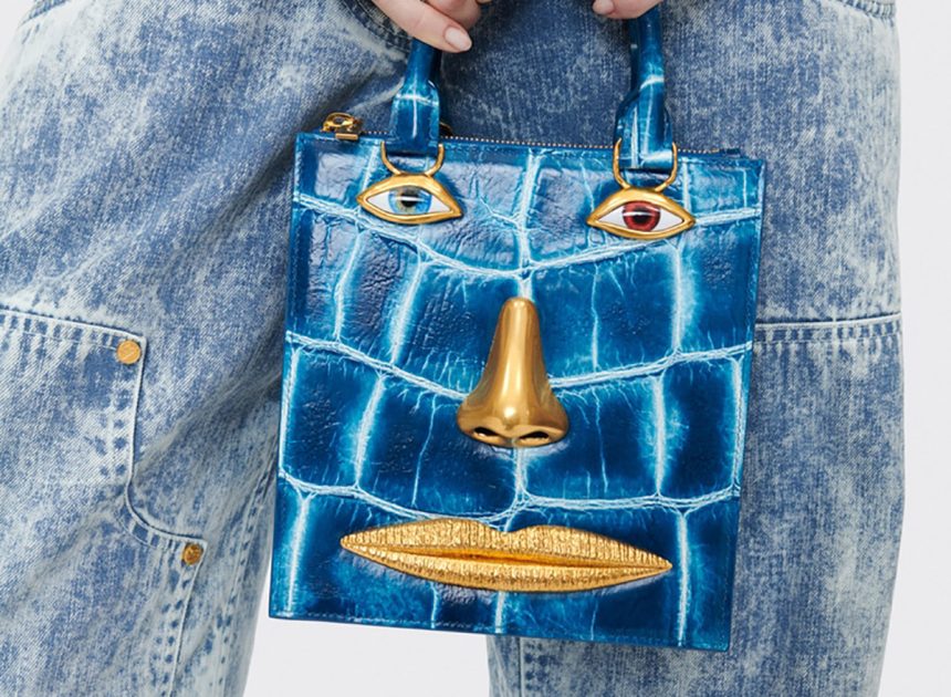 Schiaparellis Blick auf Schmuck, den man mit der Anatomie-Tasche tragen kann