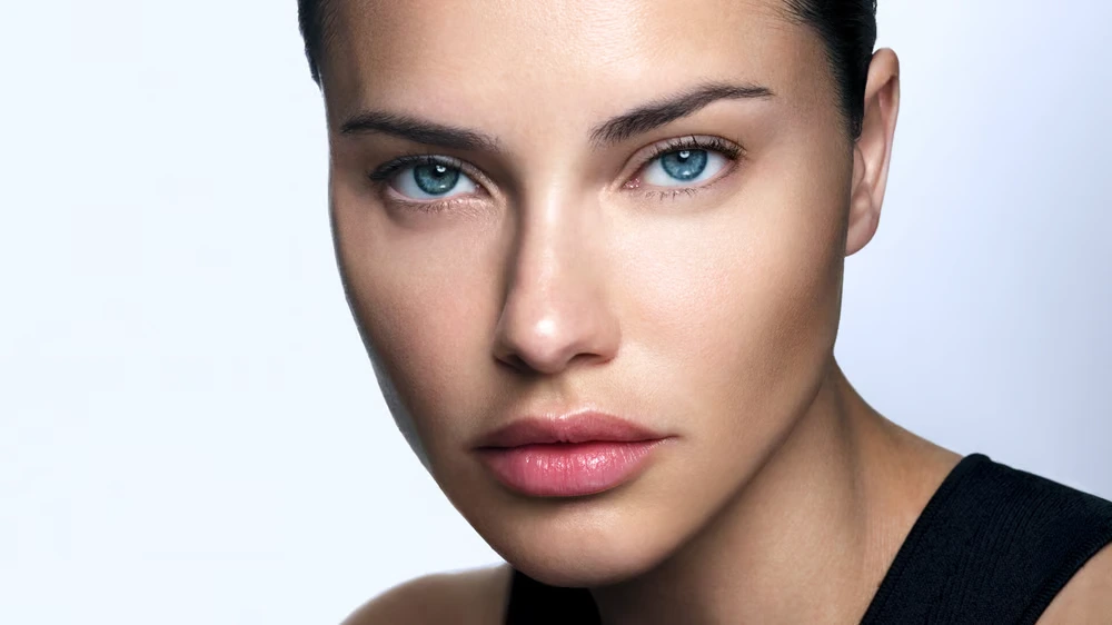 Adriana Lima wird das neue Gesicht von Helena Rubinstein